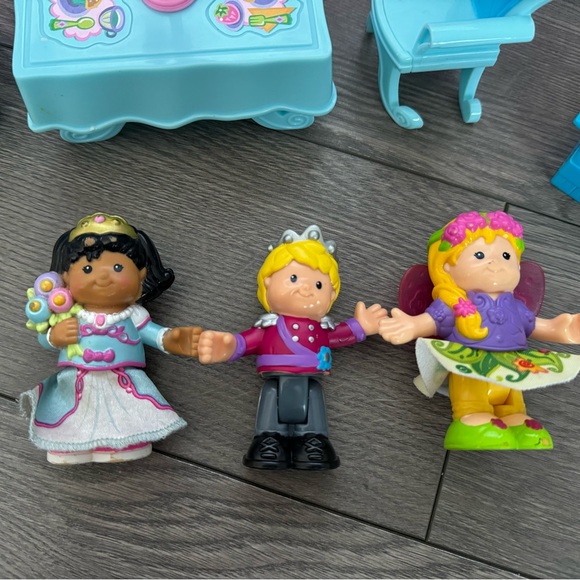 Fisher-Price Enchanted Pink and Purple Castle Playset - Picture 3 of 3